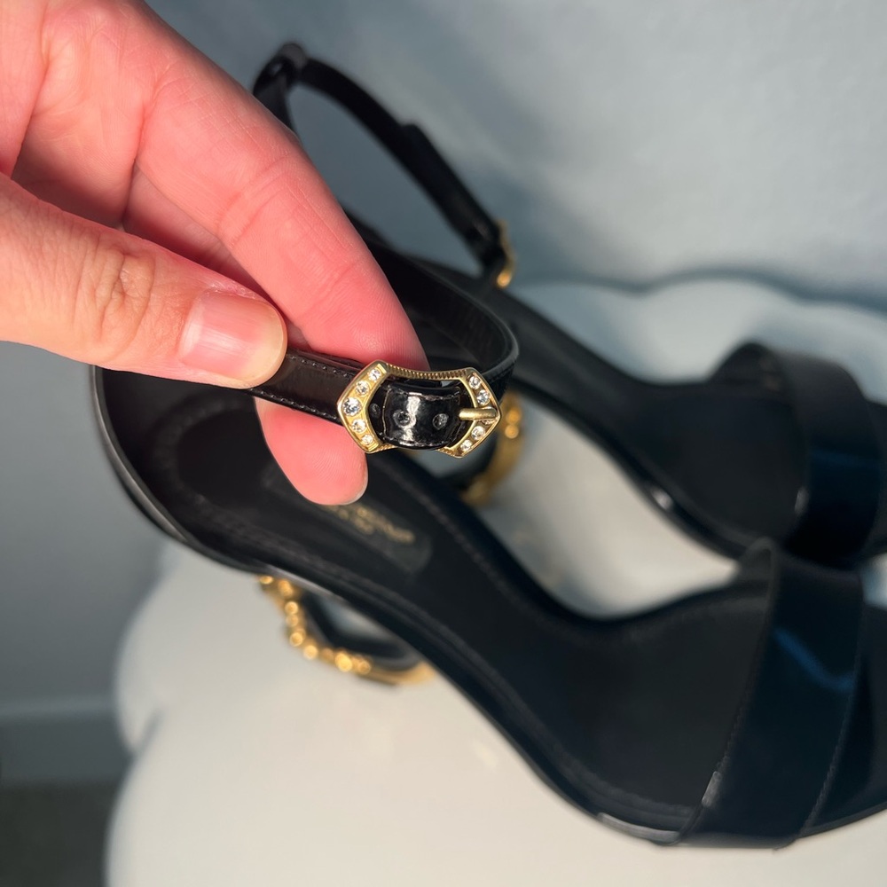 Dolce & Gabbana Black Patent Leather sandals with baroque DG detail - Picture 9 of 17